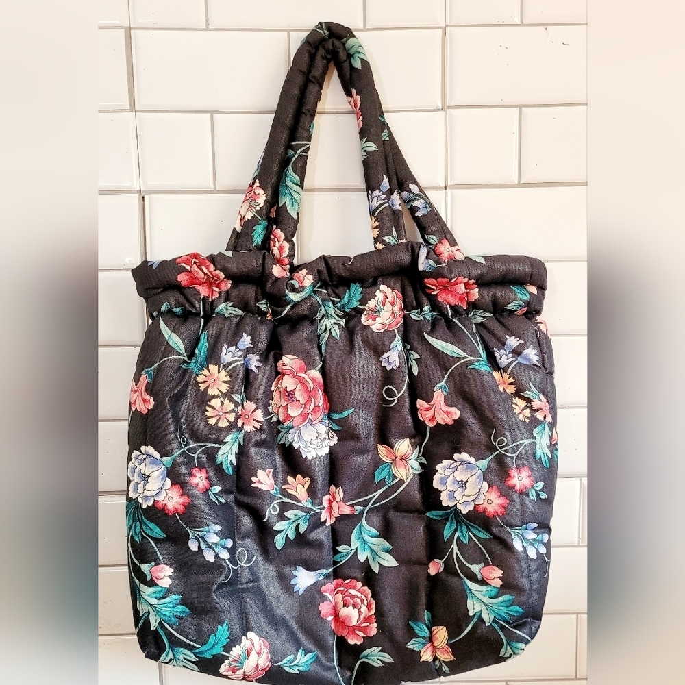 TOTE FOLKS Vintage Ladies Large Black Floral Tote Lined Hinged Open/ClosureMea